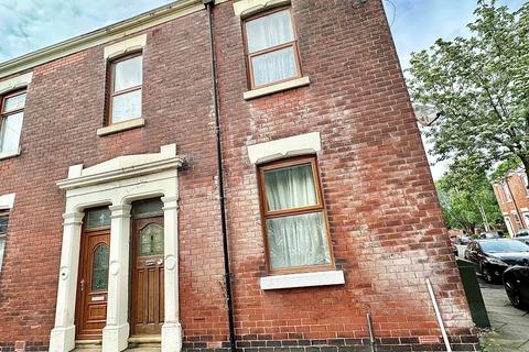 3 bedroom end of terrace house for sale, Castleton Road, Preston PR1