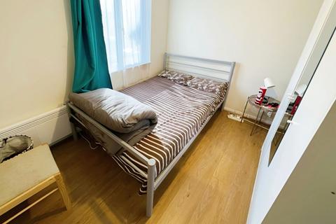 1 bedroom apartment to rent, Viewfield Close, Harrow, HA3