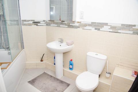 2 bedroom apartment for sale, Paddle Steamer House, Thamesmead West, SE28 0PD