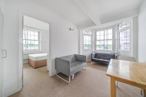 4 bedroom apartment to rent, Emlyn Gardens London W12
