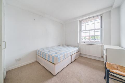 4 bedroom apartment to rent, Emlyn Gardens London W12
