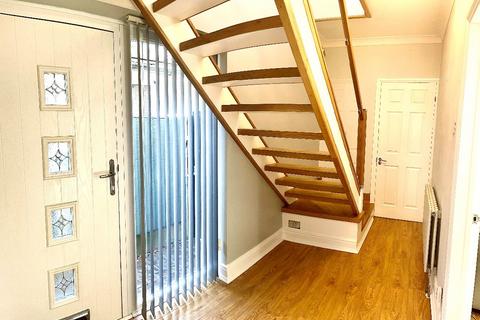 3 bedroom detached house to rent, Grafton Road, Canvey Island