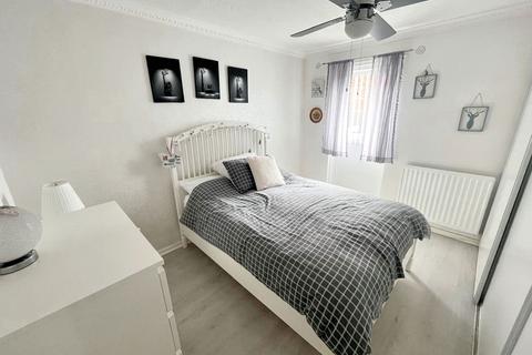 2 bedroom flat for sale, Dunstanburgh Close, Washington, Sunderland, NE38 0JG