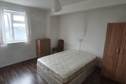 3 bedroom flat to rent, Paragon Road, London E9