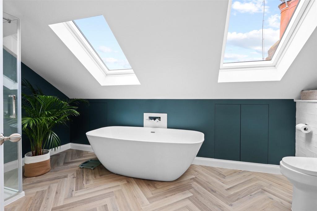 Second Floor Bathroo