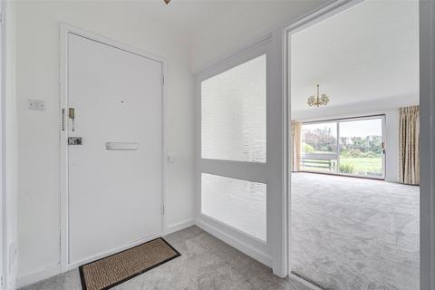 3 bedroom flat for sale, Elverlands Close, Ferring, Worthing, West Sussex, BN12