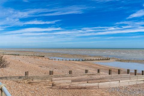 3 bedroom flat for sale, Elverlands Close, Ferring, Worthing, West Sussex, BN12