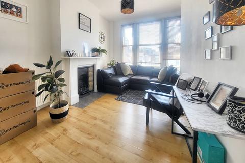 1 bedroom maisonette to rent, Garratt Lane, London SW18