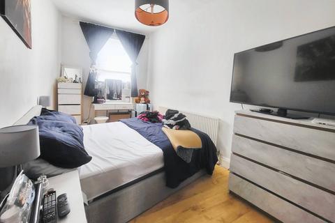 1 bedroom maisonette to rent, Garratt Lane, London SW18