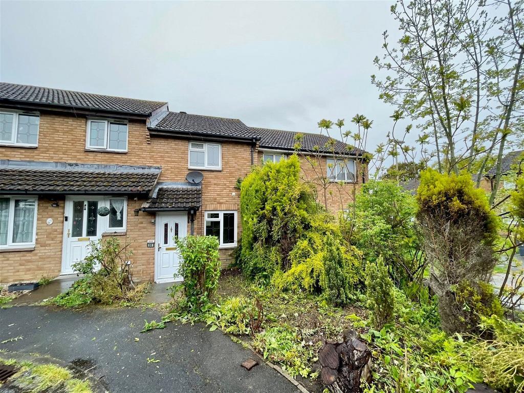 Farringdon Way, Tadley RG26 2 bed semidetached house to rent £1,150