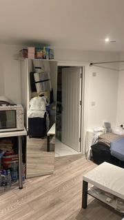Studio to rent, Alfred Road, Acton