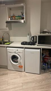 Studio to rent, Alfred Road, Acton