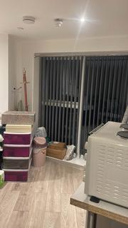 Studio to rent, Alfred Road, Acton
