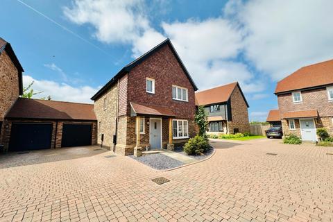 3 bedroom link detached house for sale, 2 Lupin Close, Rainham
