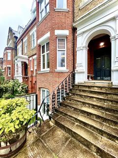 Studio to rent, Fellows Road, NW3