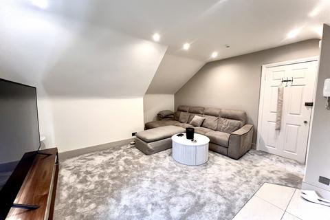 Studio to rent, Fellows Road, NW3
