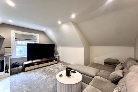 Studio to rent, Fellows Road, NW3