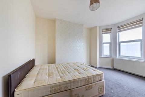 3 bedroom maisonette for sale, Temple Road, NW2