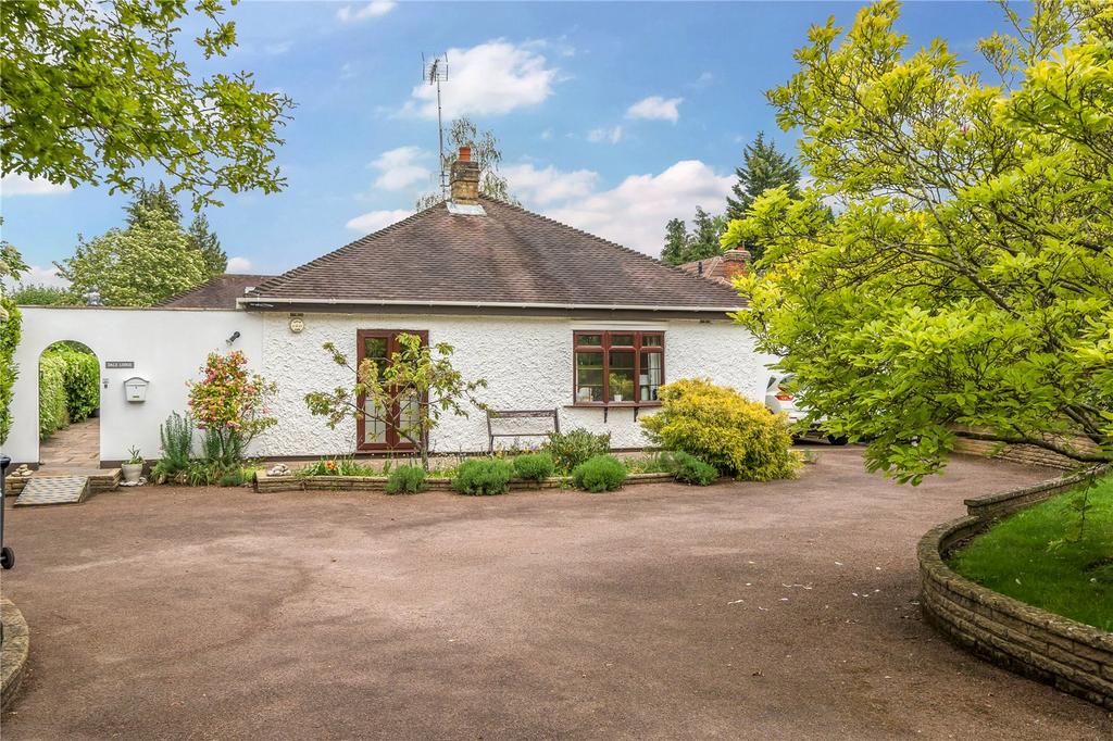 Downs Way, Great Bookham, KT23 4 bed bungalow for sale £895,000