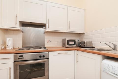 3 bedroom flat to rent, 0125L – Rodney Street, Edinburgh, EH7 4DX