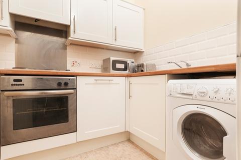 3 bedroom flat to rent, 0125L – Rodney Street, Edinburgh, EH7 4DX