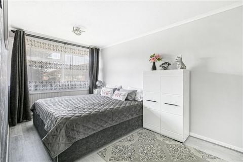 3 bedroom end of terrace house for sale, Sark Close, Hounslow, TW5