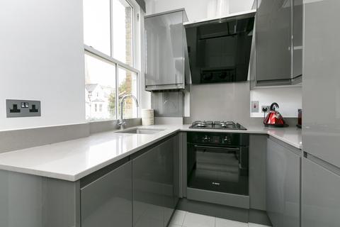 2 bedroom flat to rent, Onslow Road, Richmond