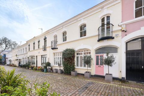 Ennismore Gardens Mews, Knightsbridge, London, SW7