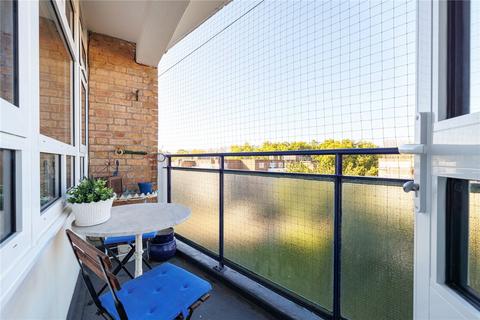 2 bedroom flat for sale, Sulivan Court, Broomhouse Lane, Parsons Green