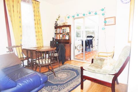 1 bedroom in a house share to rent, Upstairs front room 64 Cavendish Road, London