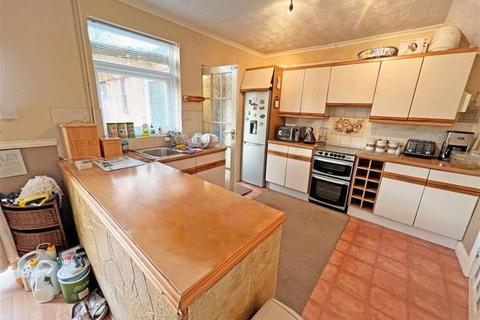 3 bedroom semi-detached house to rent, Bringhurst Road, Glenfield, Leicester LE3