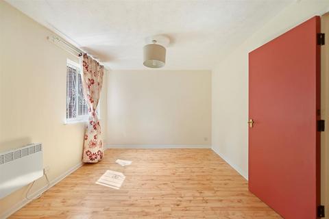 1 bedroom apartment to rent, Pittman Gardens, Ilford, Essex