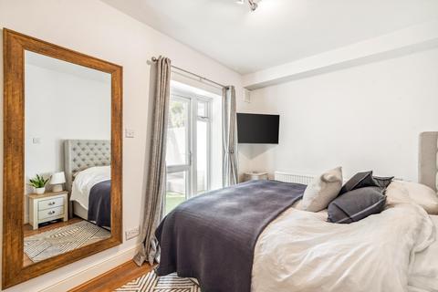2 bedroom flat to rent, Edith Grove, London, SW10.