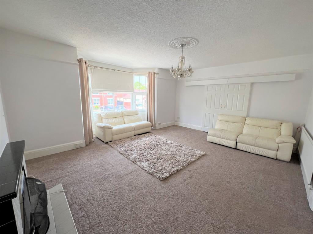 3 bed first floor flat in highly sought after are