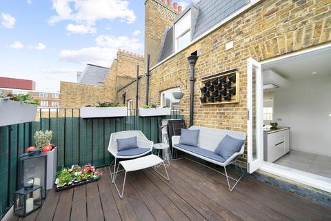 3 bedroom flat to rent, Queen's Gate, South Kensington, London, SW7