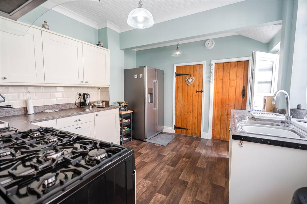 Kitchen (2)