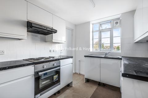 4 bedroom apartment to rent, North Circular Road London NW11