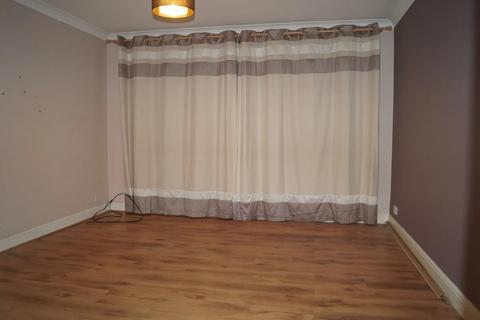 2 bedroom flat to rent, Fairview Drive, Chigwell IG7