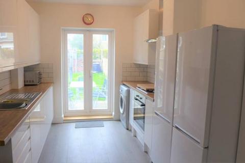5 bedroom semi-detached house to rent, Tennyson Road, Portsmouth PO2