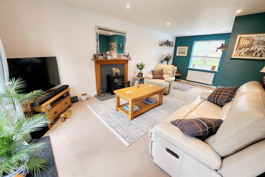 Charlton Marshall 3 bed detached house for sale £350,000