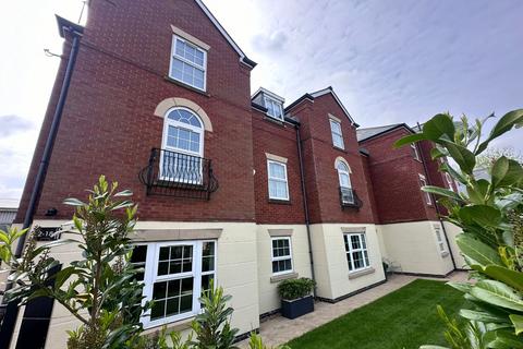 2 bedroom ground floor flat for sale, Kings Park, Leigh, Lancashire, WN7