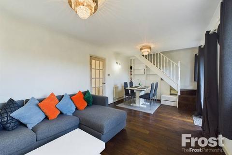 3 bedroom bungalow for sale, Dorchester Drive, Feltham, Hounslow, TW14
