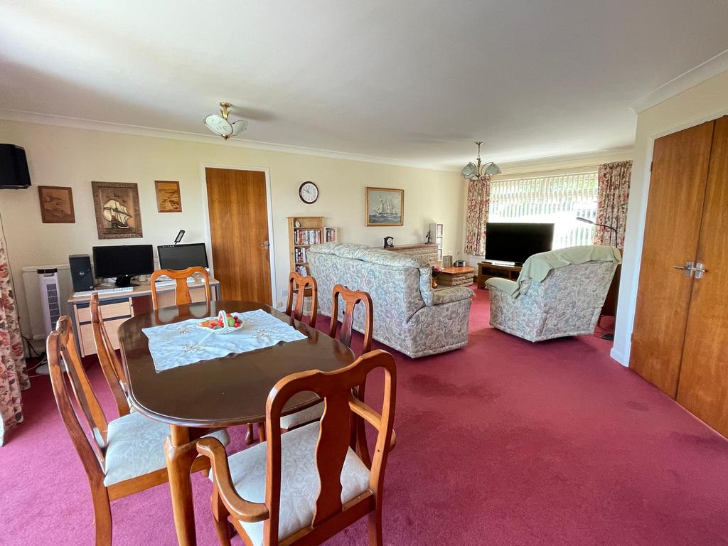 Living/dining room