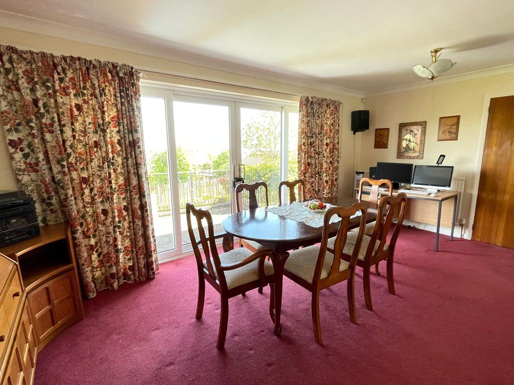 Living/dining room