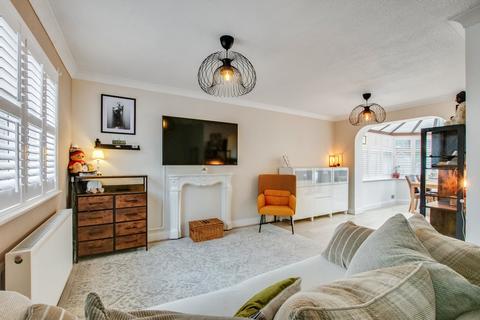 14 Larch Grove, Sidcup, DA15 8WJ