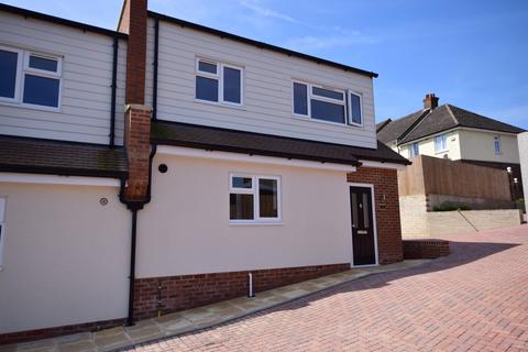 2 bedroom semi-detached house to rent, Victor Close Chatham ME5