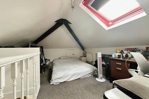 31 Overlea Drive, Manchester, M19 1QY