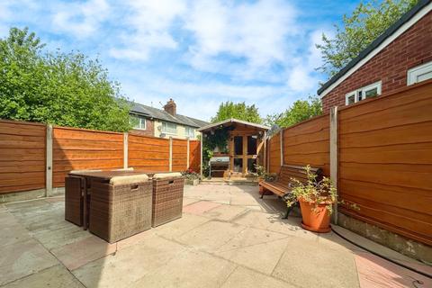 31 Overlea Drive, Manchester, M19 1QY
