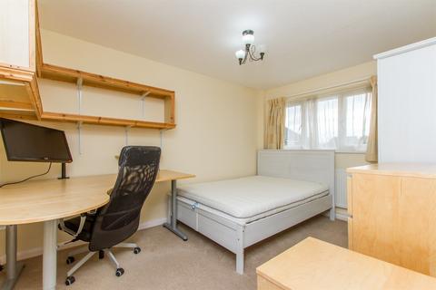 4 bedroom semi-detached house to rent, Hayes Close, Marston, Oxford, OX3
