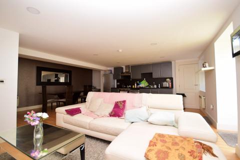 2 bedroom apartment to rent, Brighton Road Purley CR8
